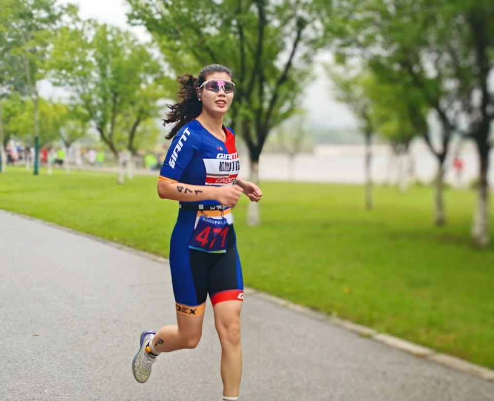 搏的身影诠 搏的身影诠