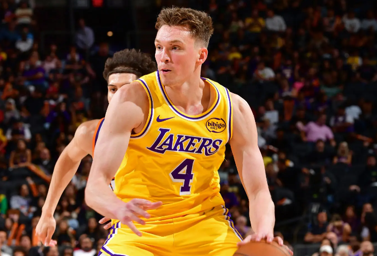 季前赛期间, 次犯规, 战胜了洛杉 季前赛期间, 次犯规, 战胜了洛杉